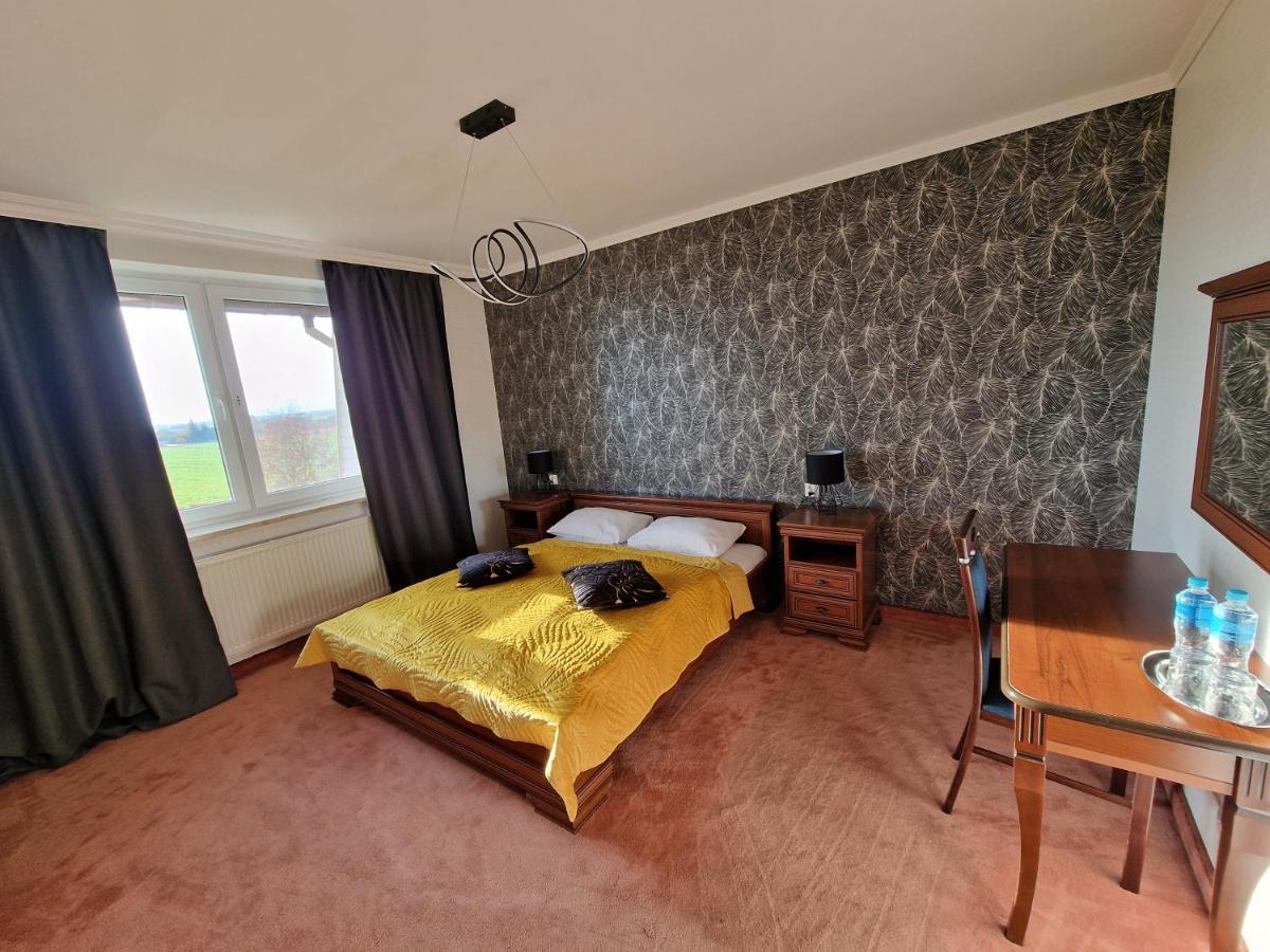 Hotel Podroznik Koszuty Buitenkant foto
