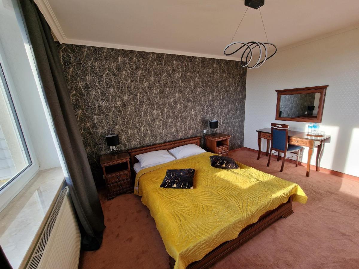 Hotel Podroznik Koszuty Buitenkant foto