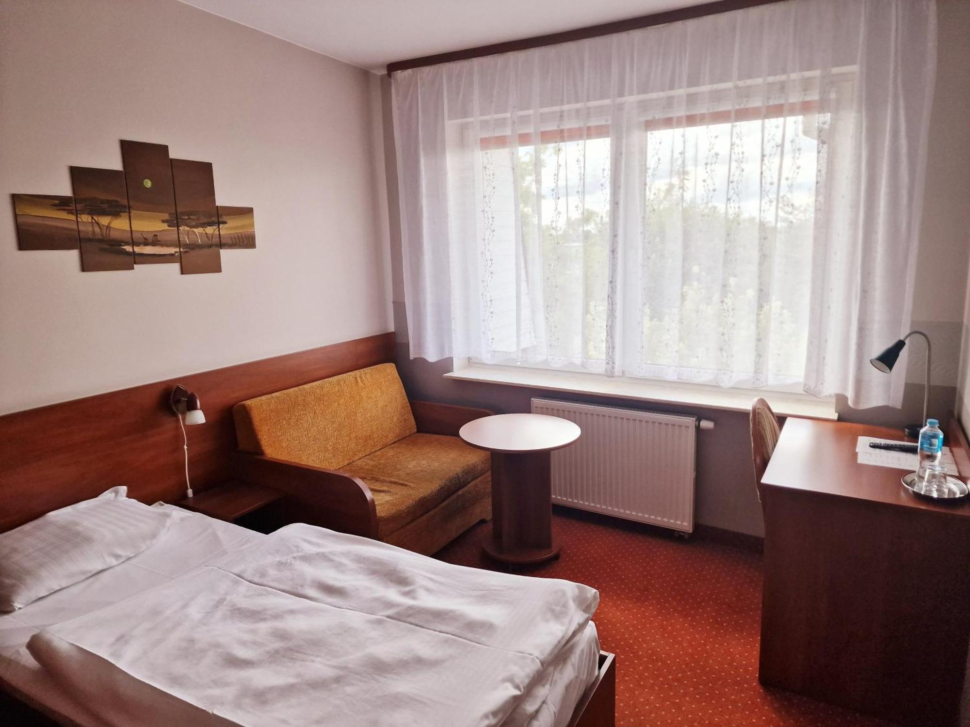 Hotel Podroznik Koszuty Buitenkant foto