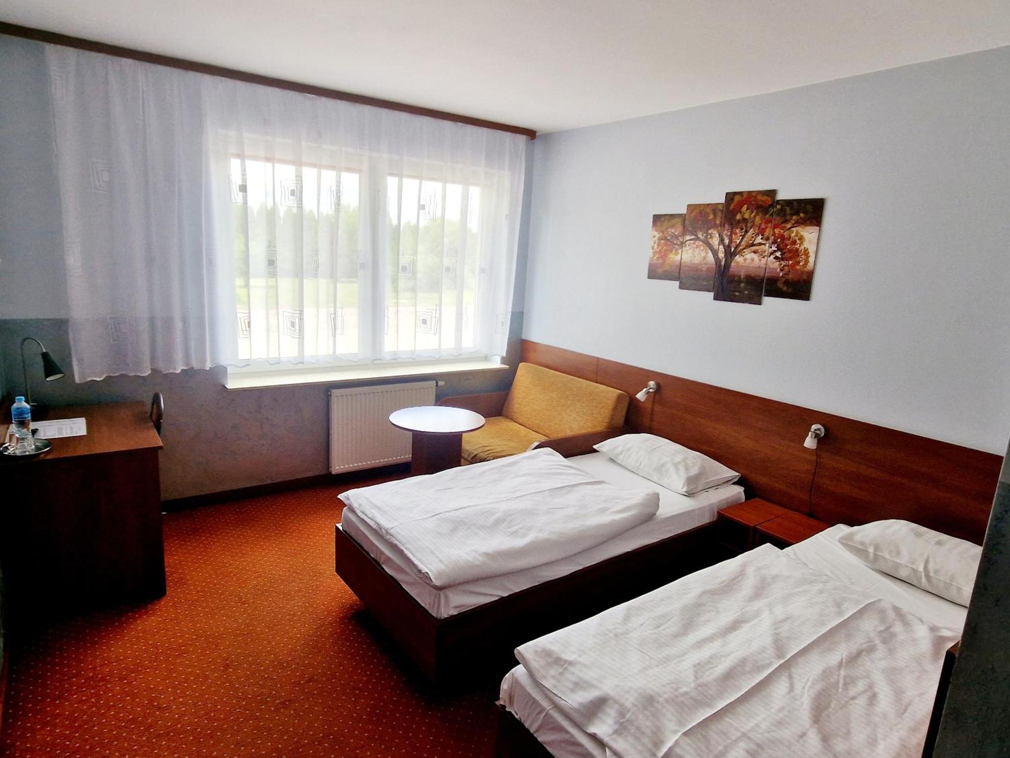 Hotel Podroznik Koszuty Buitenkant foto