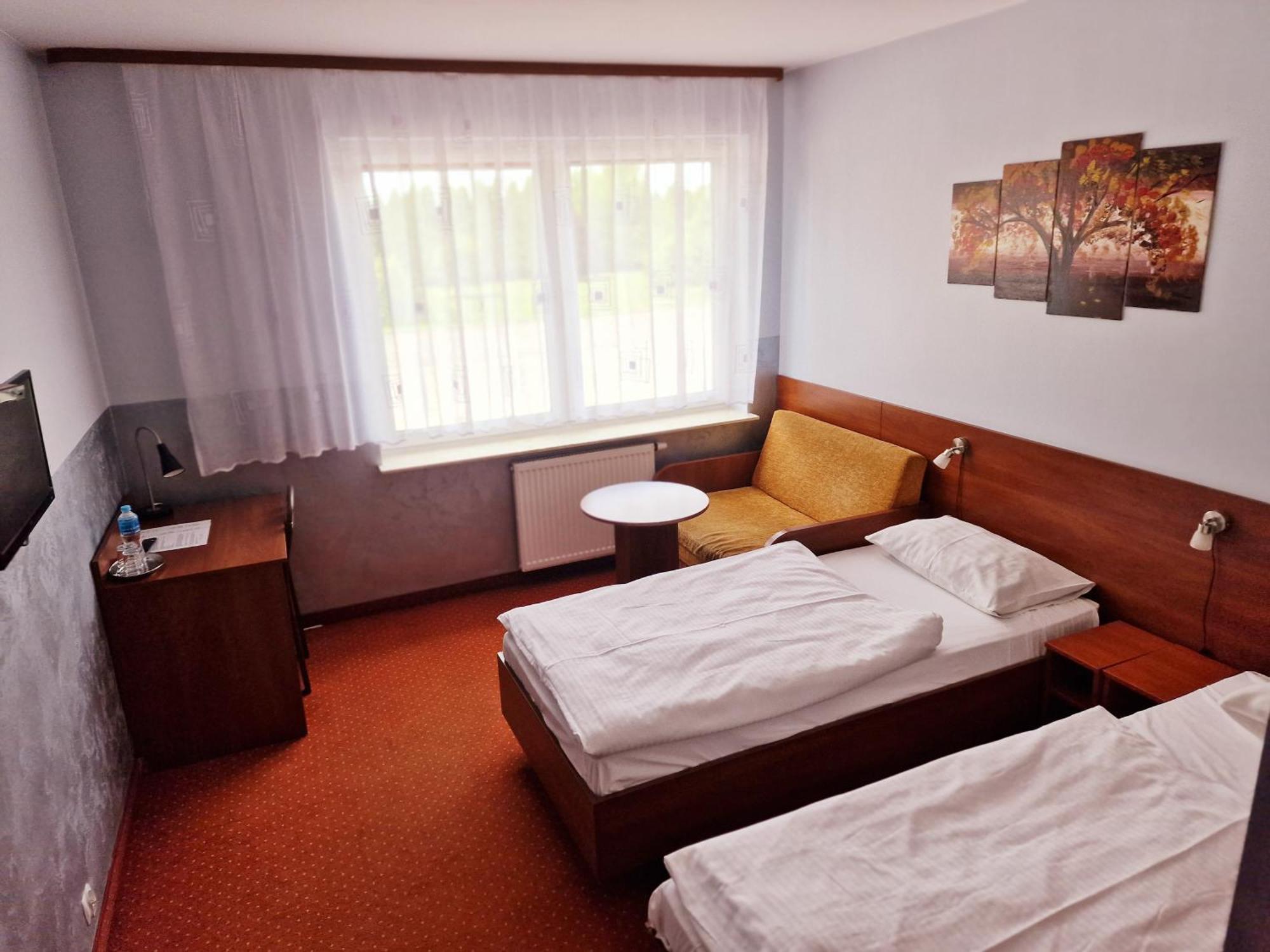 Hotel Podroznik Koszuty Buitenkant foto