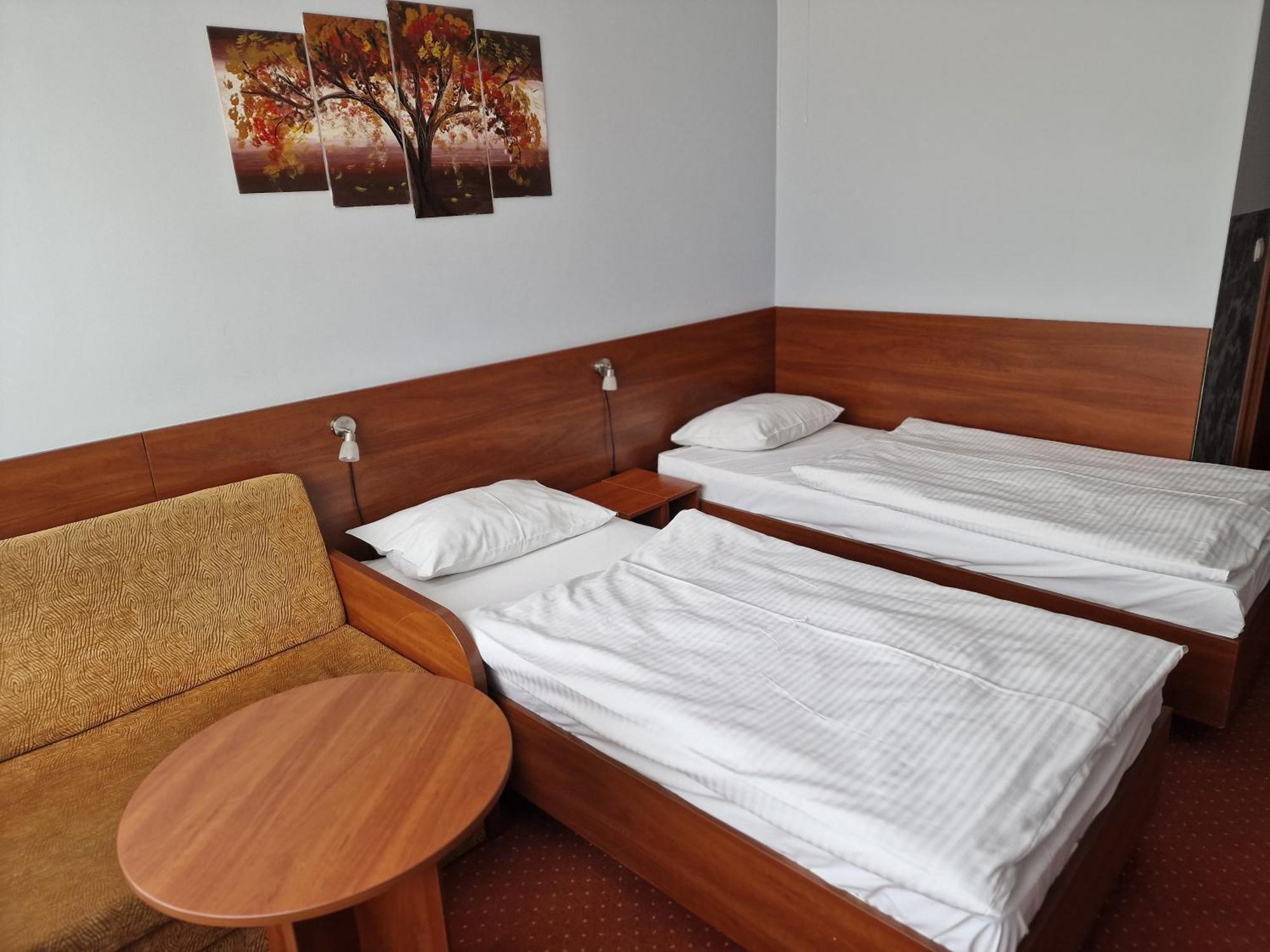 Hotel Podroznik Koszuty Buitenkant foto
