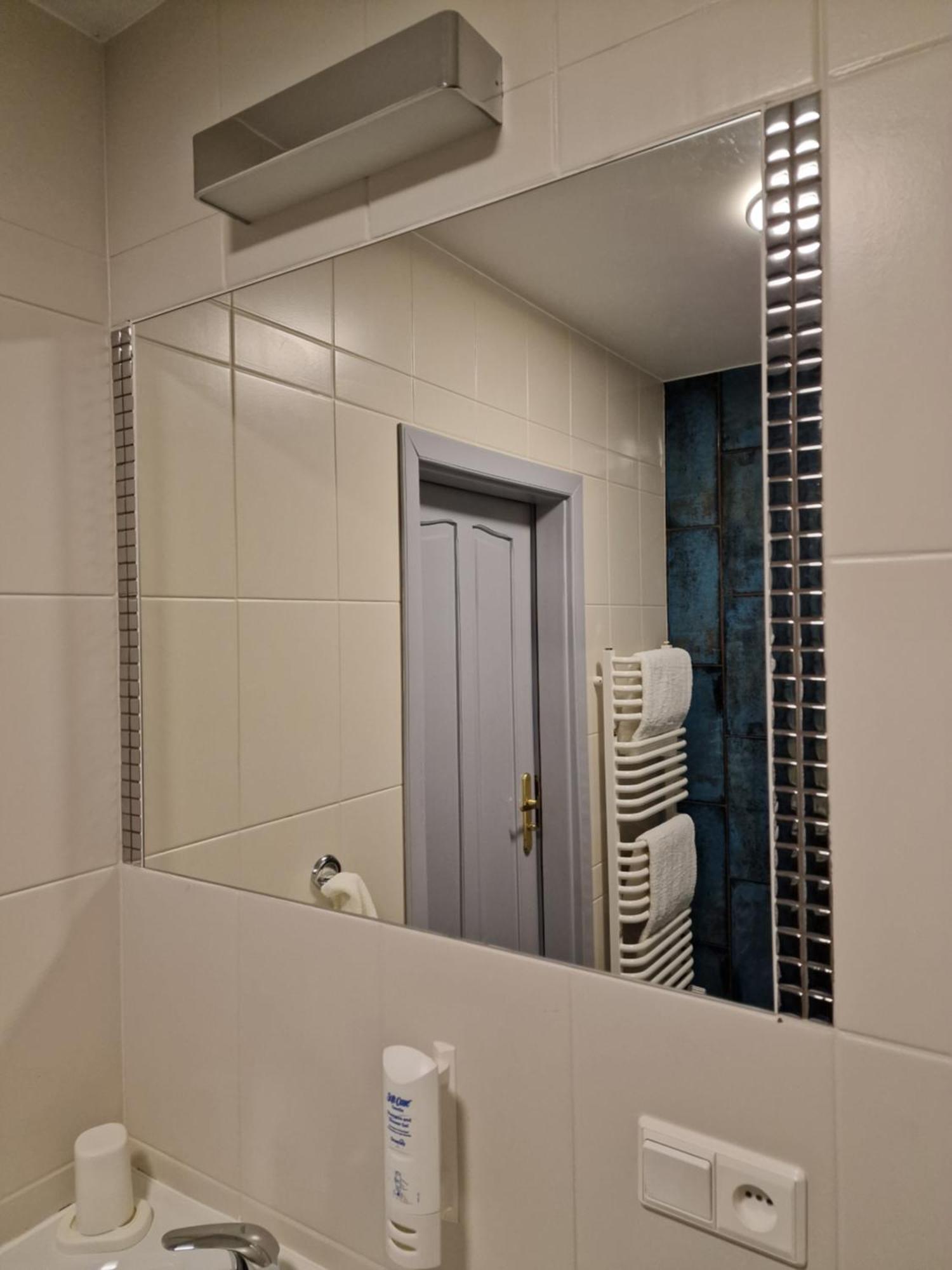 Hotel Podroznik Koszuty Buitenkant foto