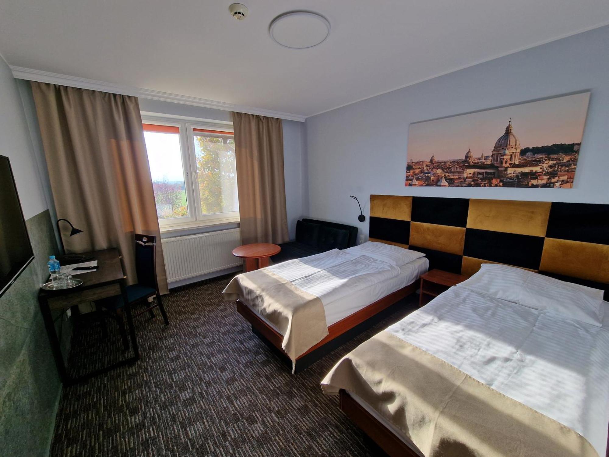 Hotel Podroznik Koszuty Buitenkant foto