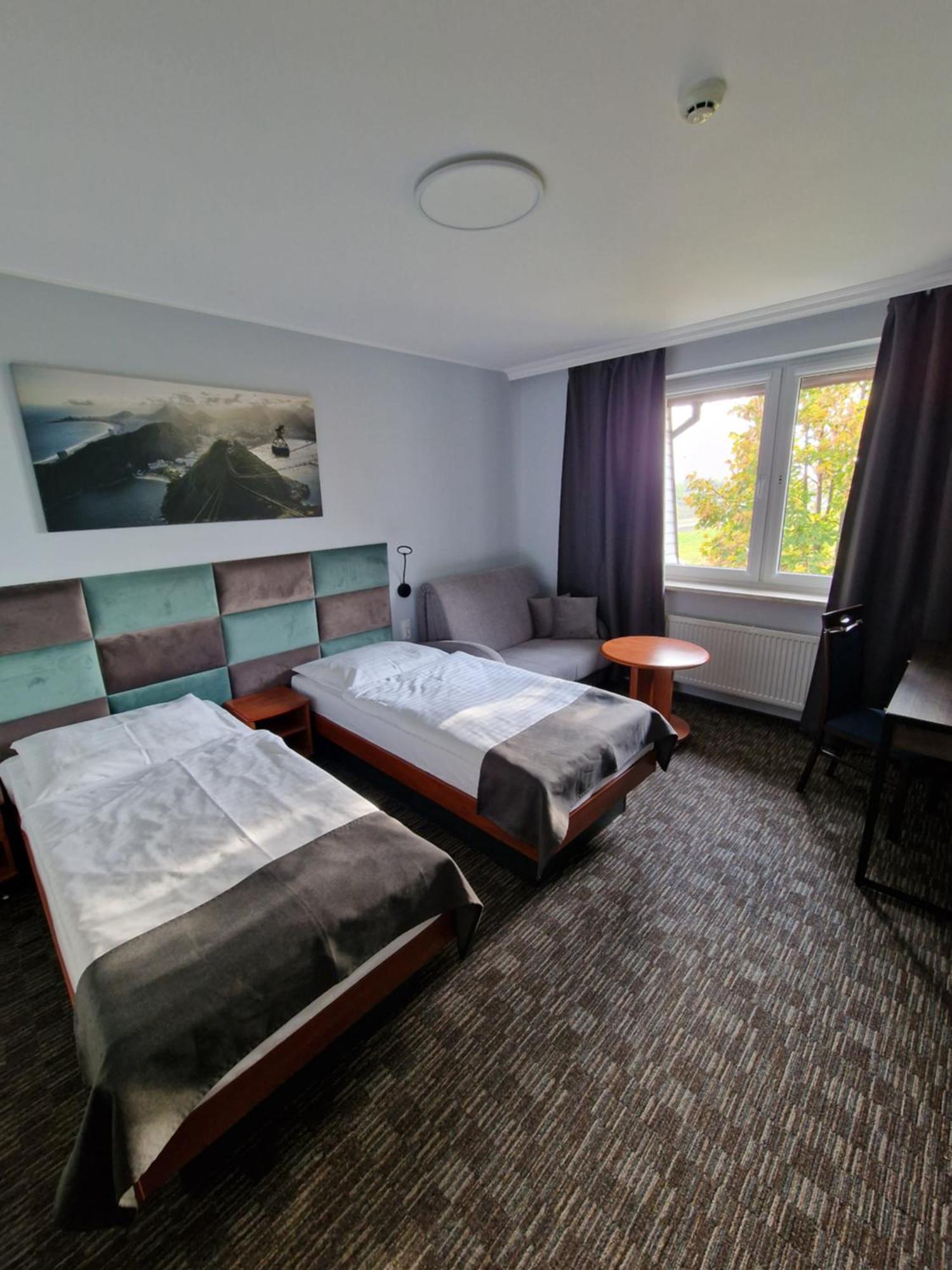 Hotel Podroznik Koszuty Buitenkant foto