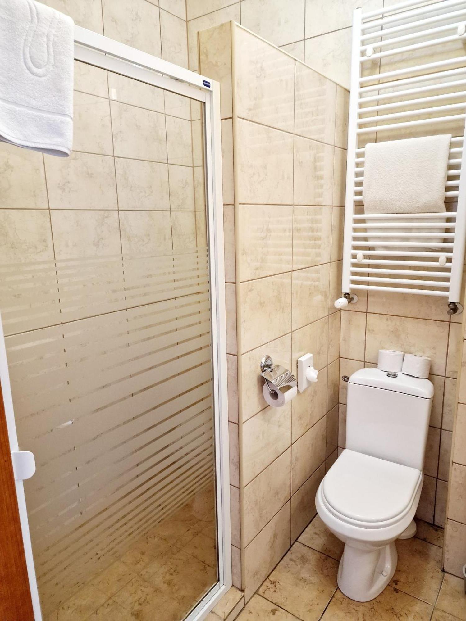 Hotel Podroznik Koszuty Buitenkant foto