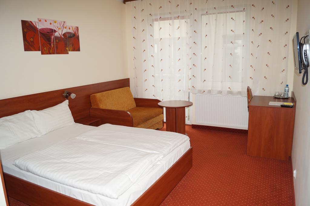 Hotel Podroznik Koszuty Buitenkant foto